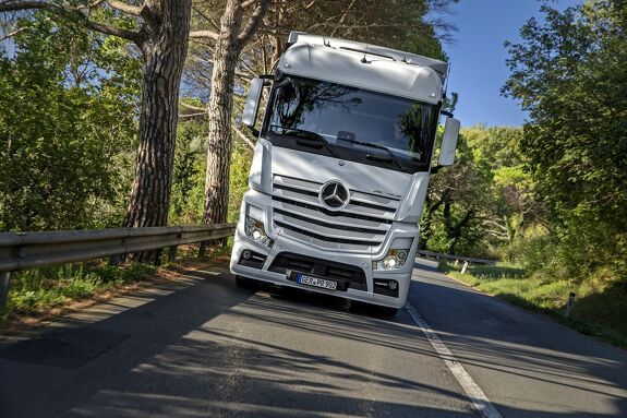 Аренда седельного тягача 4x2 Mercedes-Benz Actros 2011