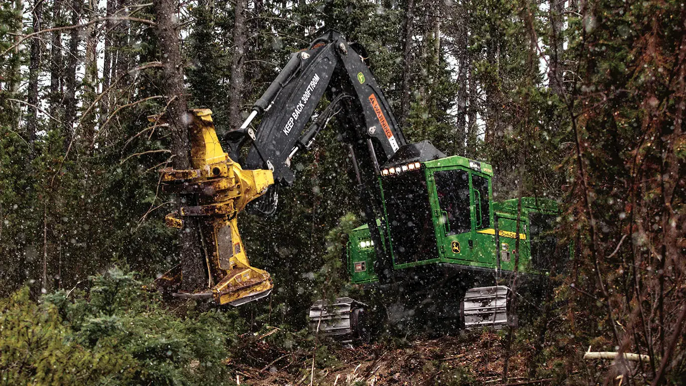 Валочно-пакетирующая машина John Deere 953M