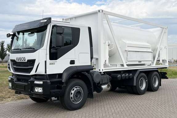 Автоцистерна Iveco Trakker AT380T38H