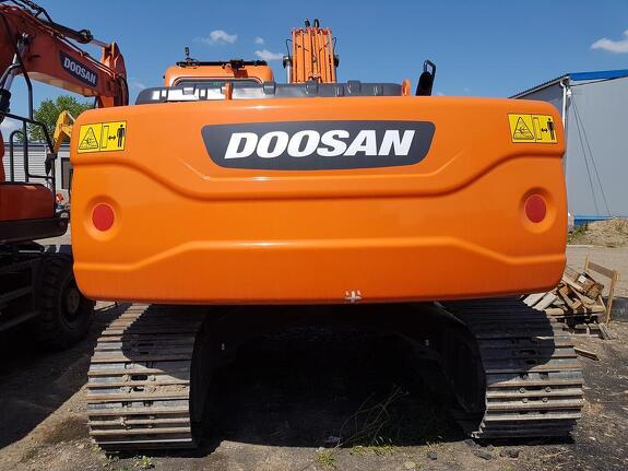 Гусеничный экскаватор с гидромолотом DOOSAN DX225LCA