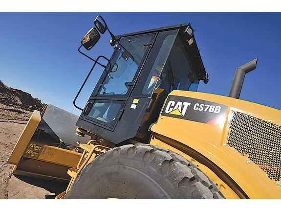 Аренда грунтового катка CAT CS78B